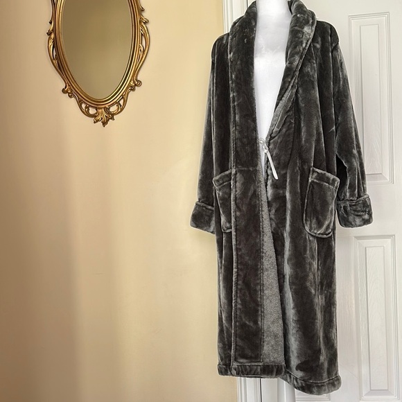 Pottery Barn Robe Fluffy Grey Long Robe Missing Size Tag & Belt - Picture 1 of 9